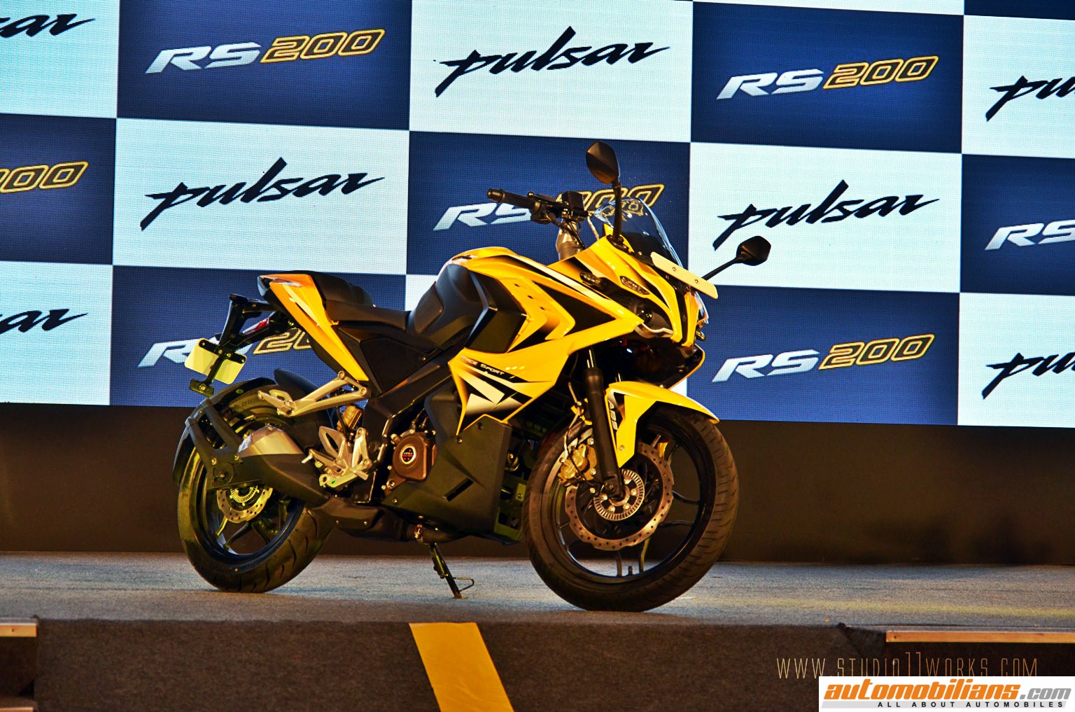bajaj auto competitors