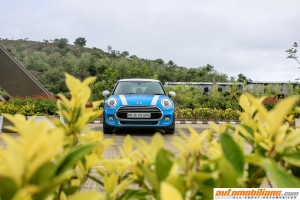 2015 MINI Cooper D 5-Door Hardtop Test Drive Review - Automobilians.com