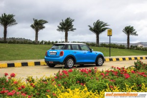 2015 MINI Cooper D 5-Door - Hardtop - Exterior - Test Drive Review - Automobilians.com