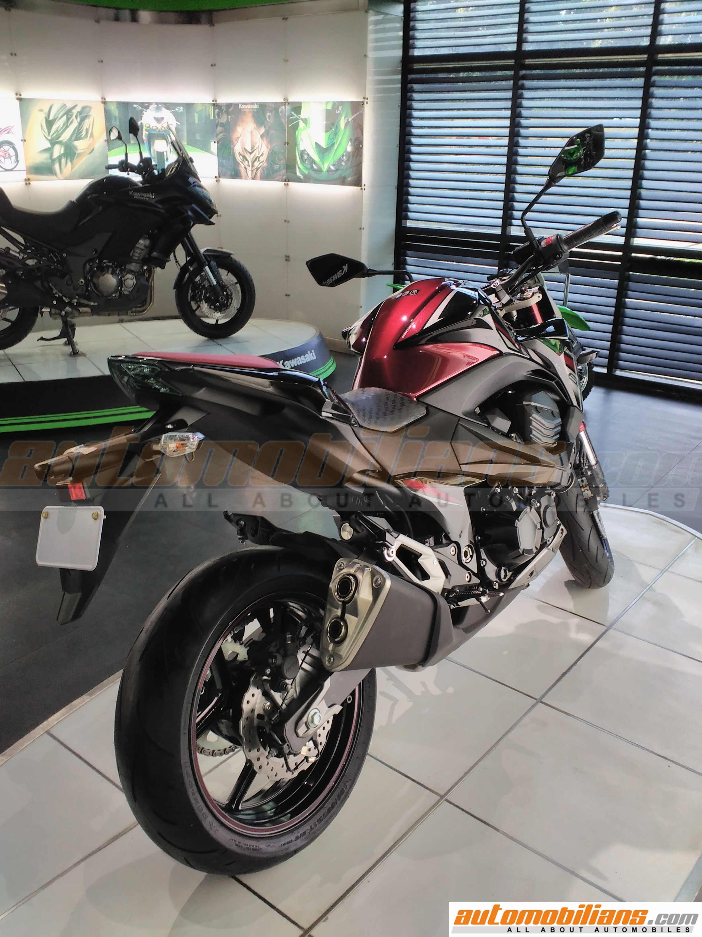 2016 Kawasaki Z800 ABS Gets A New Red Color, Arrives At Dealerships