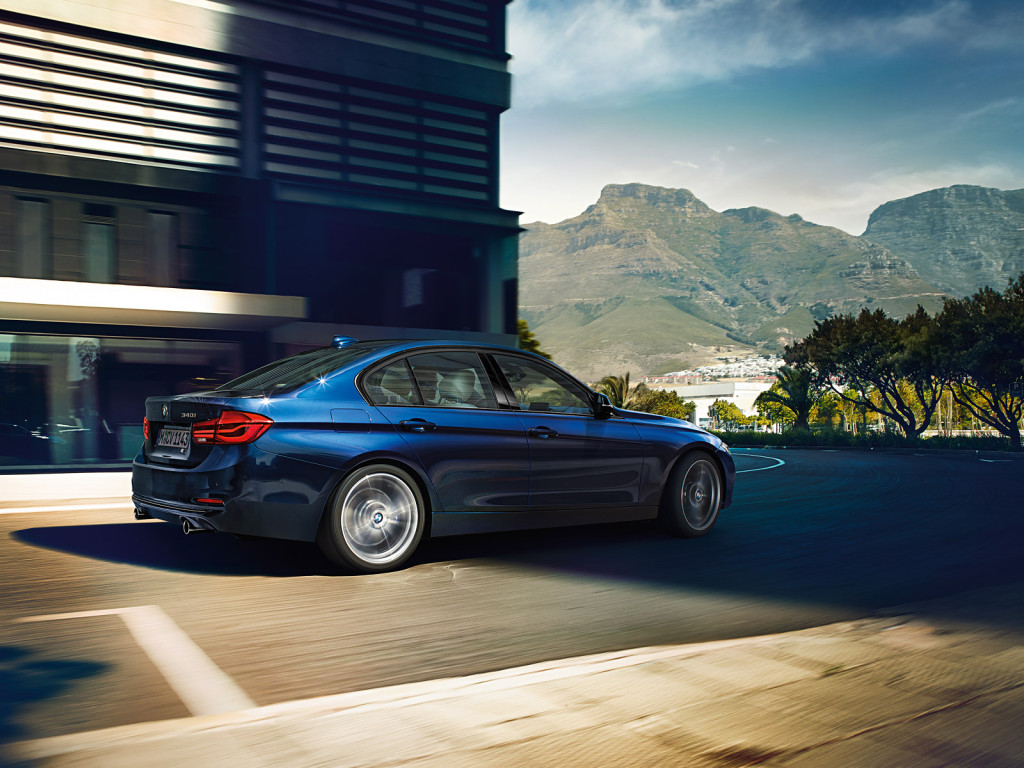 3-series-sedan-wallpaper-1600x1200-09