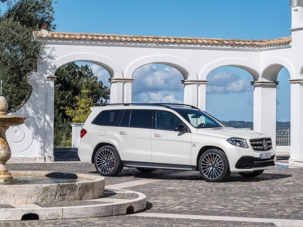 Fastest-Accelerating-SUVs-In-The-World-Automobilians (11)