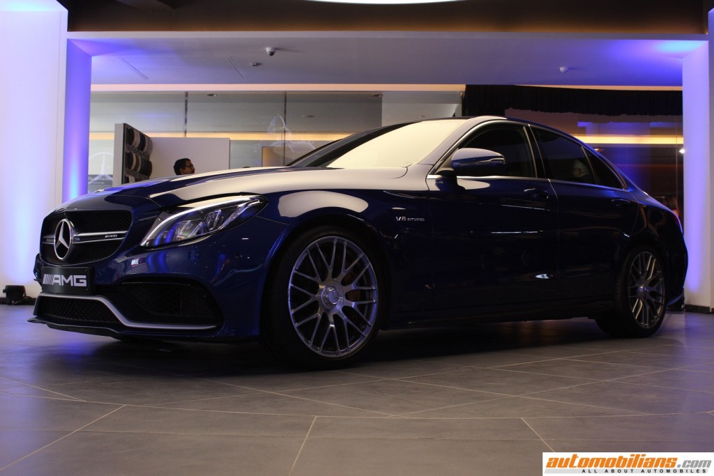Mercedes-Benz-Dealership-S-Lounge-Pune-Automobilians (11)