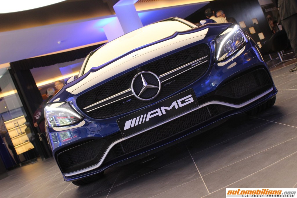 Mercedes-Benz-Dealership-S-Lounge-Pune-Automobilians (4)
