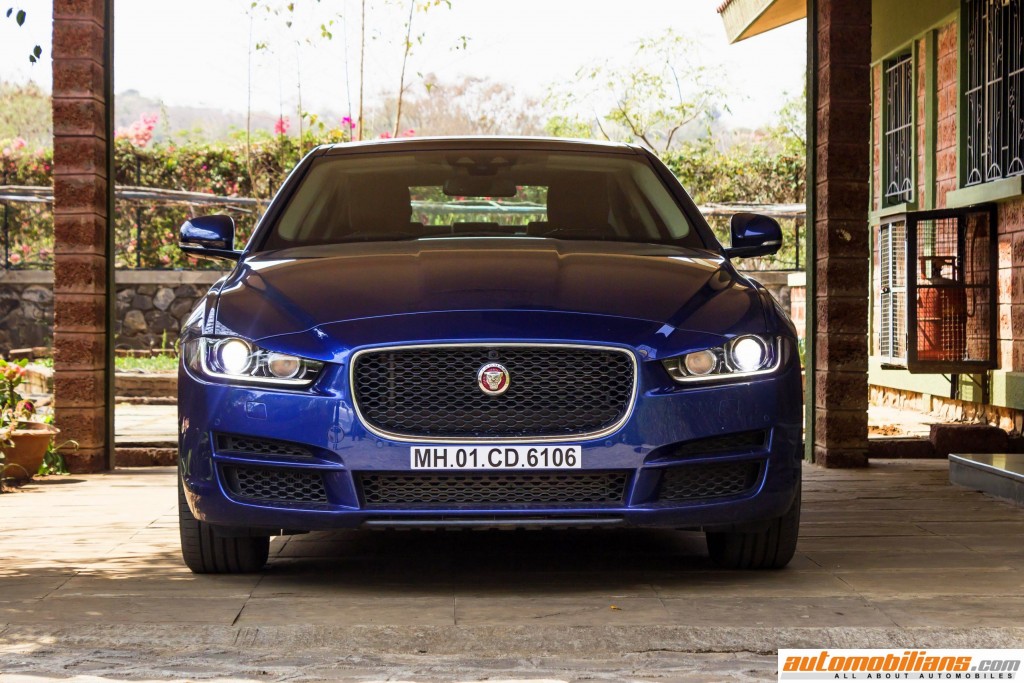 2016-Jaguar-XE-Review-Automobilians (10)