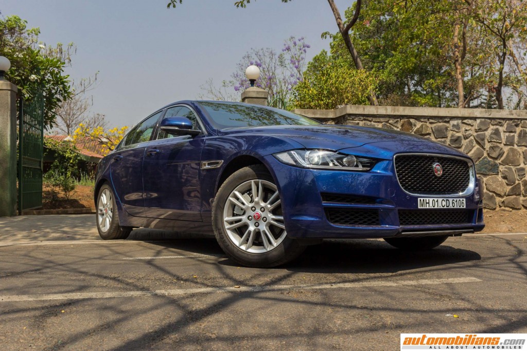 2016-Jaguar-XE-Review-Automobilians (16)