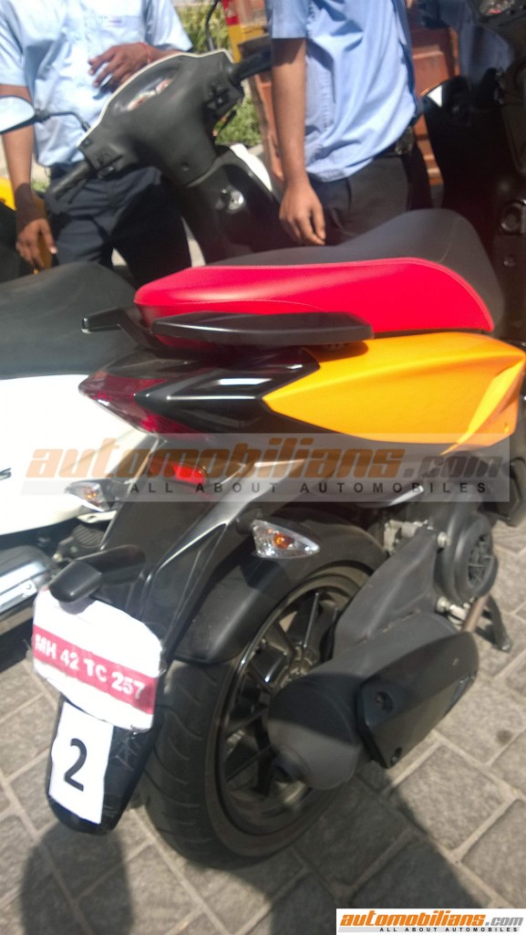 Aprilia-SR150-Spied-Automobilians (9)