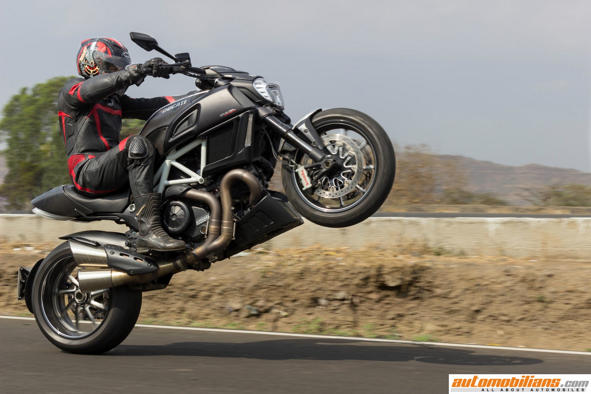 perdón Imaginación Sindicato Automobilians.com - 2016 Ducati Diavel Carbon – Test Ride Review