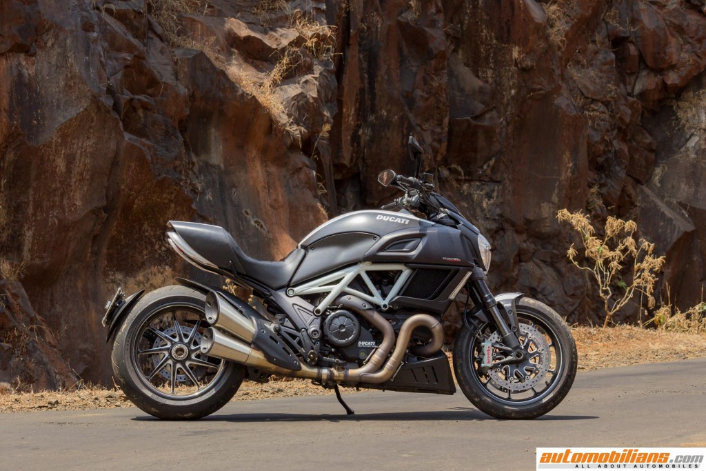 Ducati-Diavel-Carbon-Review-Automobilians (15)