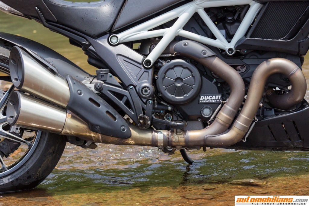 Ducati-Diavel-Carbon-Review-Automobilians (20)