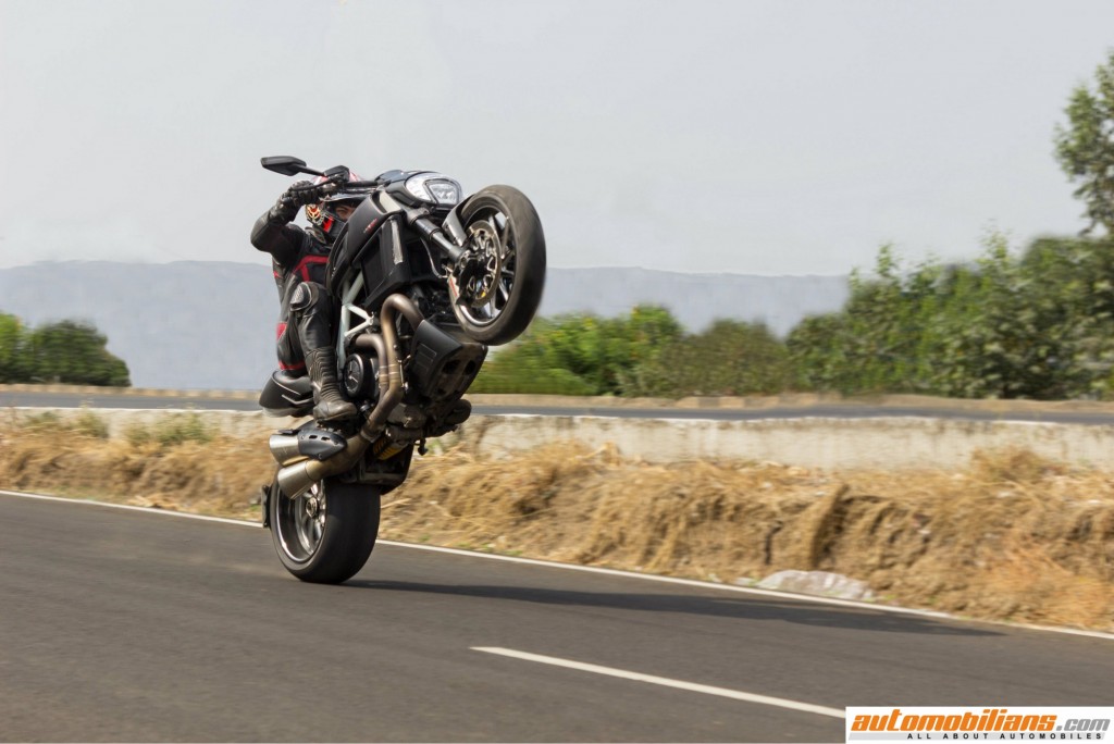 Ducati-Diavel-Carbon-Review-Automobilians (24)