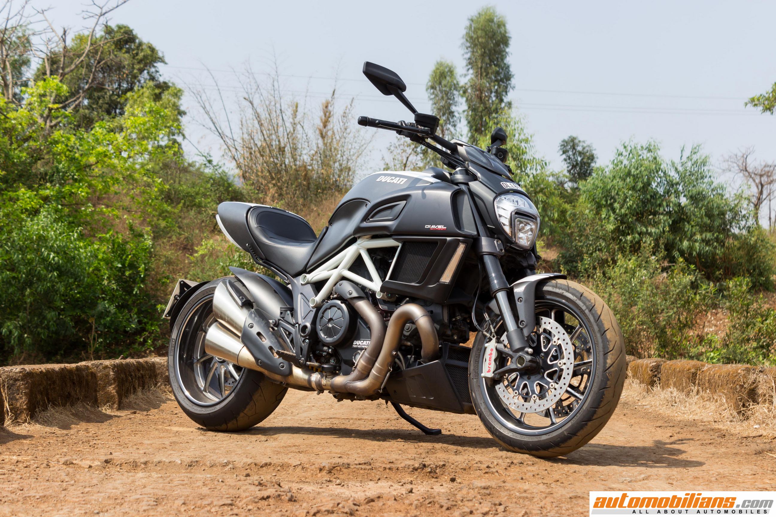 perdón Imaginación Sindicato Automobilians.com - 2016 Ducati Diavel Carbon – Test Ride Review