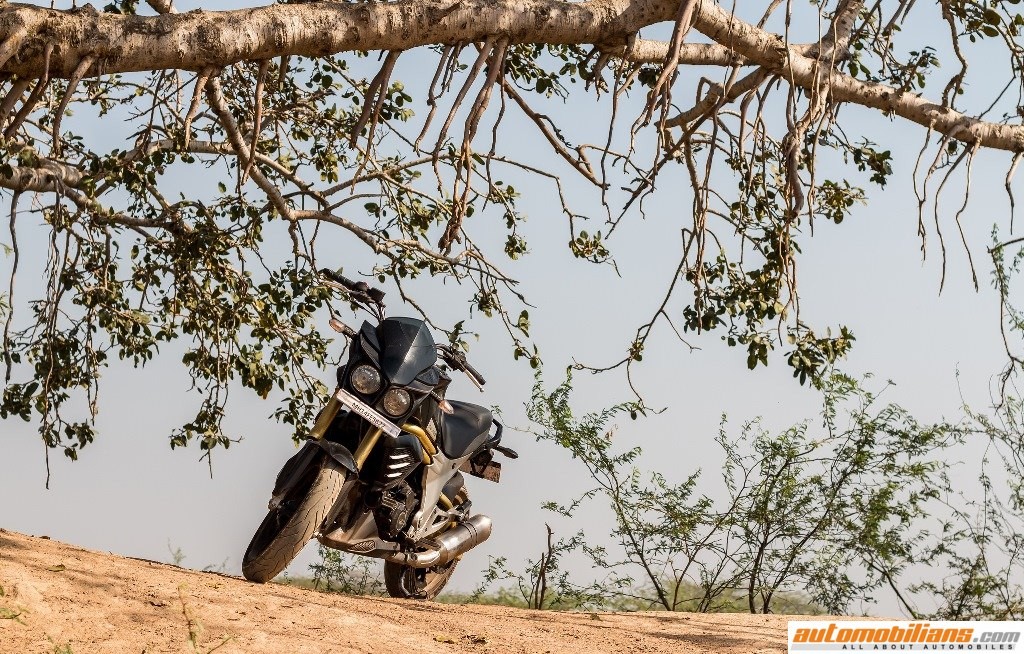 2016-Mahindra-Mojo-Review-Automobilians (8)
