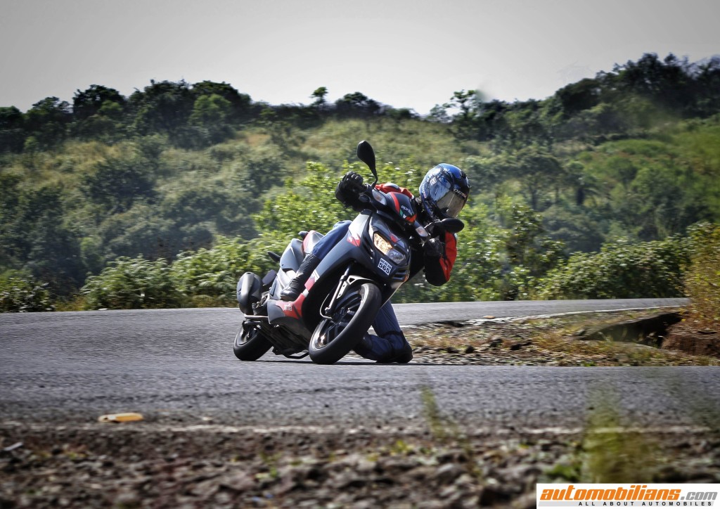 Aprilia-SR-150-Review-Cornering