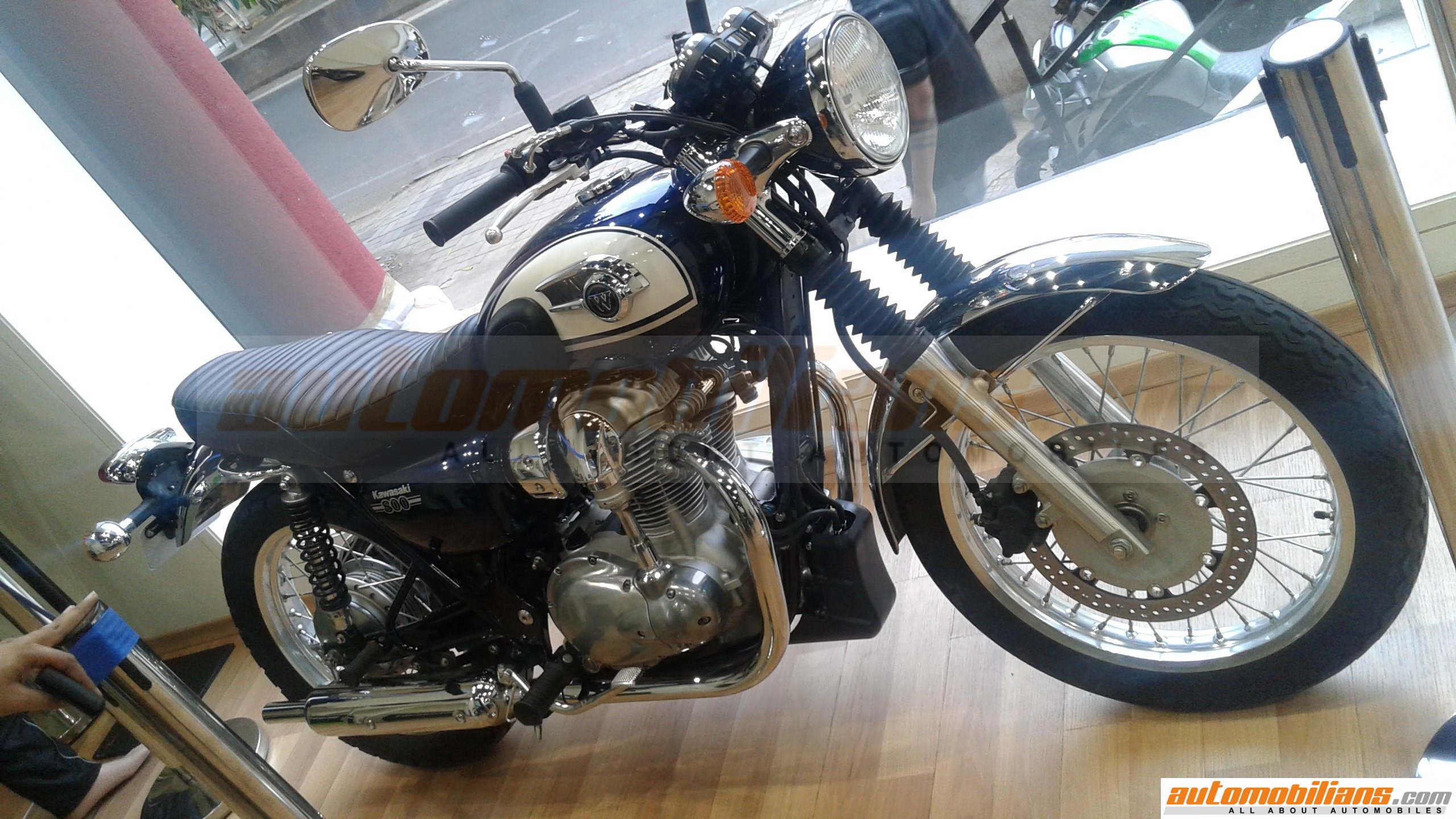 Kawasaki W800 Spotted At A Dealership, To Be Launched Soon