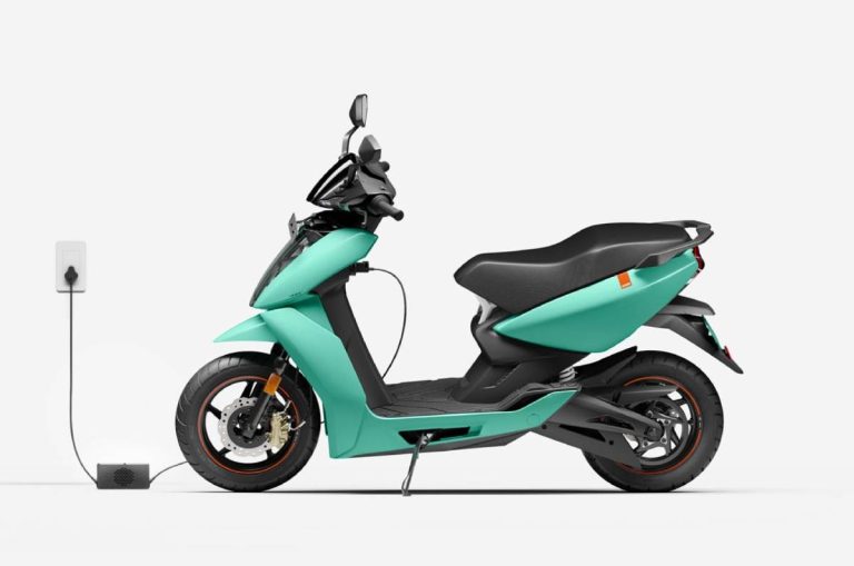 Ather 450X vs Yamaha EMF E-Scooter: Photo Comparison