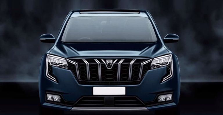 Mahindra XUV700 Displays New Year Greetings to Owners!