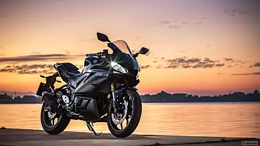 Yamaha YZF R3 Review – Image Gallery